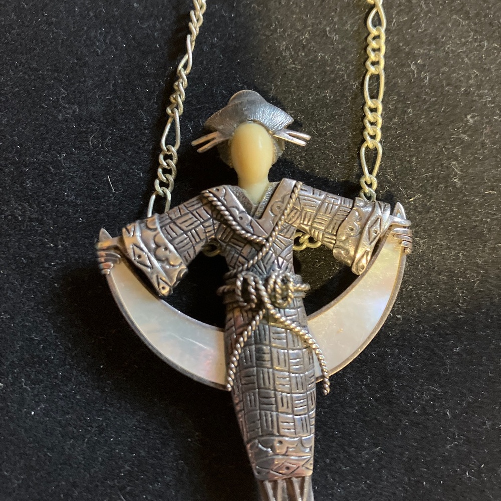 Zealandia silver brooch/pendant